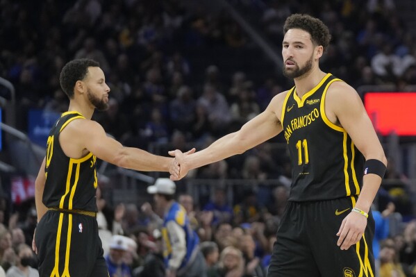 Curry extends NBA 3 point shooting record as Warriors top Rockets